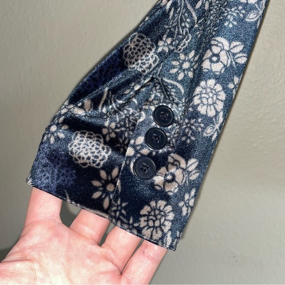 NWT Carolina Belle Navy Floral Velvet Blazer Jacket Sz M US - Picture 4 of 9